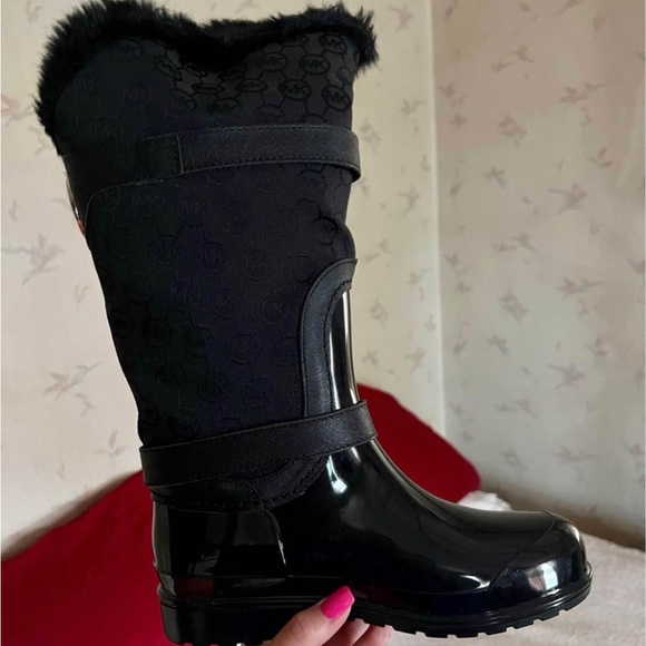 Michael Kors size 6, woman’s boot. Worn one time. - Picture 4 of 7